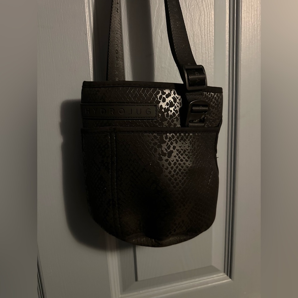 HydroJug Black Snakeskin sleeve